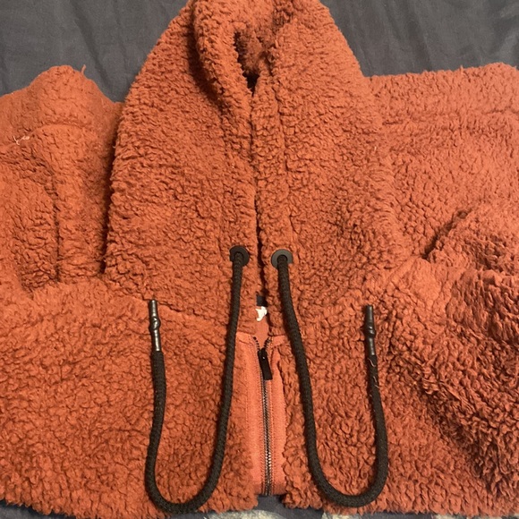 Salmon? Large Sherpa sweater. - Picture 2 of 3